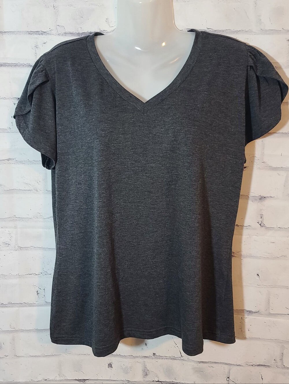 Women's Dark Gray Solid V-Neck Knit Stretch Ruffle Split Sleeve Pullover Top M